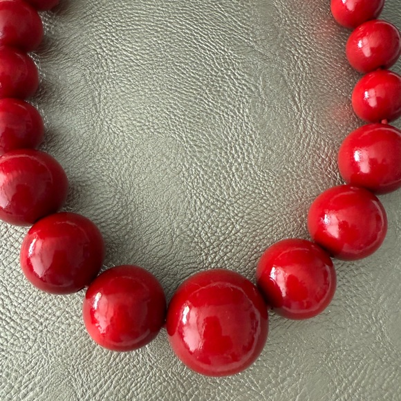 NWOT Elegant Red Wooden Necklace - Picture 3 of 7